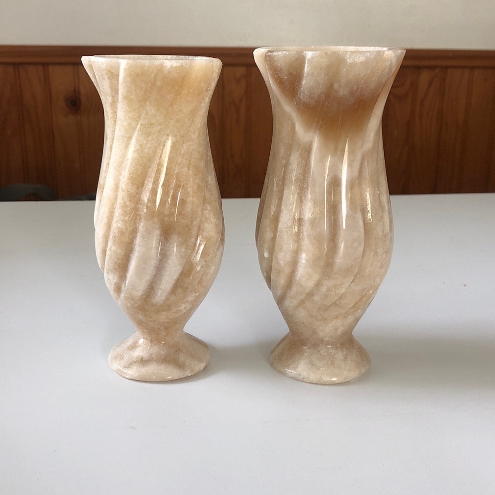 Hand-Carved Alabaster Vase Pair in Cream and Tan - Picture 2 of 11